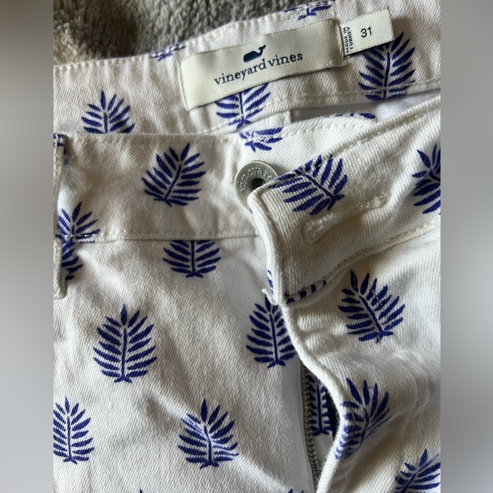 Vineyard Vines White jeans with Navy pattern - Picture 1 of 6